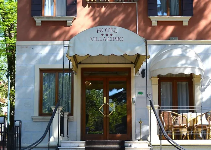 Hotel Cipro 3*