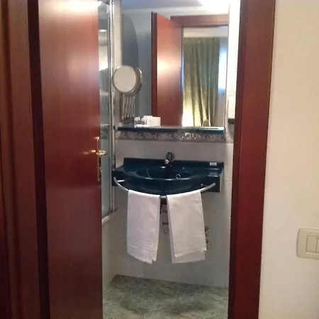 Ξενοδοχείο Cipro 3*