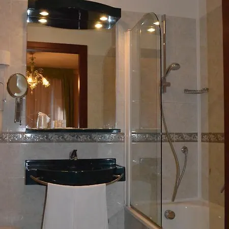 Hotel Cipro 3*